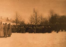 Похороны погибших товарищей в подразделении, где служил поручик Н.Ф. Пантелин. 1916 г. Коллекция ф/д. Оп. 4. Ед.хр. 448