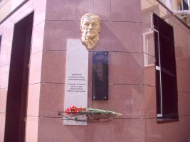 Мемориальная доска Андрею Платонову, установленная 24 апреля 2015 года на главном корпусе Тамбовского государственного университета им. Г.Р. Державина, где до 1928 года размещалось губернское земельное управление.
