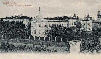 Здание Александринского института благородных девиц на ул. Дворцовой (ныне ул. Советской, 93) г. Тамбова, построенное в 1840-1843 г. по проекту архитектора А.П. Брюллова, памятник архитектуры. В настоящее время здесь размещается ТГУ им. Г.Р. Державина. Вид с перекрестка ул. Гимназической (ныне ул. Коммунальной). До 1917 г. Коллекция фотодокументов. Оп. 3. Ед.хр. 738. Здание Александринского института благородных девиц на ул. Дворцовой (ныне ул. Советской, 93) г. Тамбова, построенное в 1840-1843 г. по проекту архитектора А.П. Брюллова, памятник архитектуры. В настоящее время здесь размещается ТГУ им. Г.Р. Державина. Вид с перекрестка ул. Гимназической (ныне ул. Коммунальной). До 1917 г. Коллекция фотодокументов. Оп. 3. Ед.хр. 738.